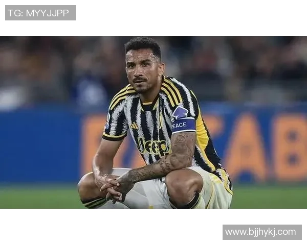 达尼洛在足球场上的传奇之路与个人成长故事揭秘